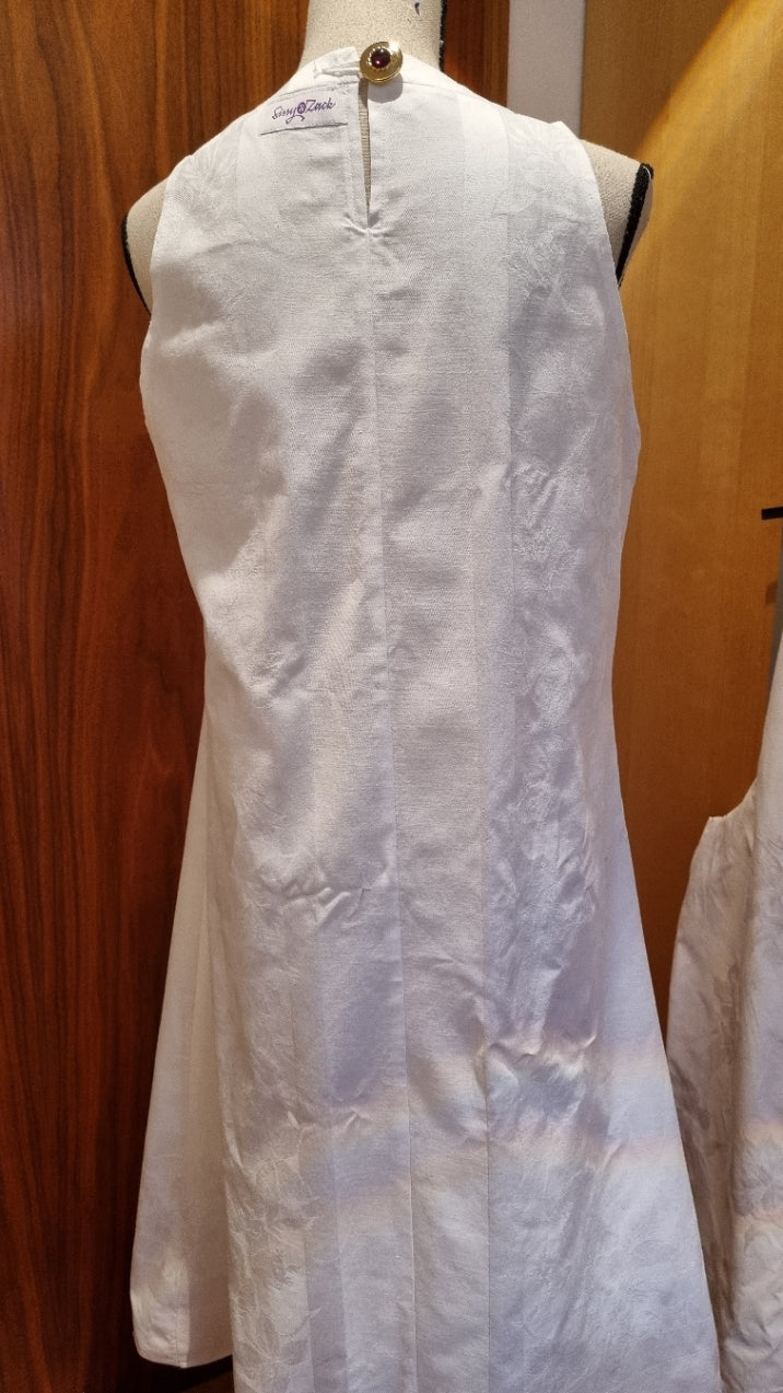 Ärmelloses Kleid in A-Linie